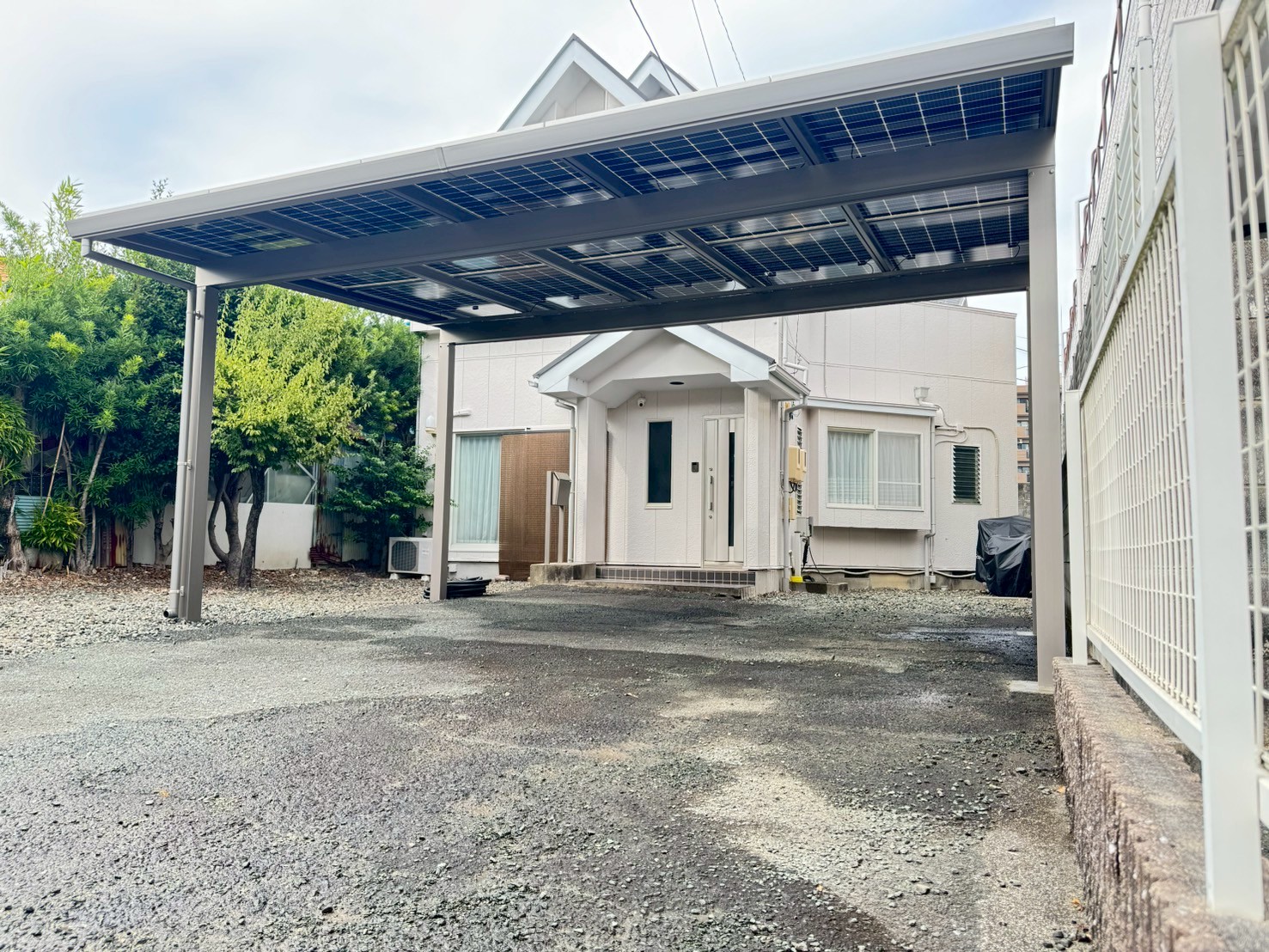 愛知県豊橋市　萩原様(ソーラーカーポートDulight)